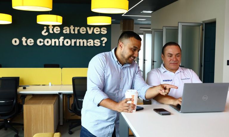 Áreas cómodas para trabajo colaborativo.